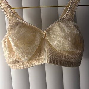 Breezies Cream Lace Bra
